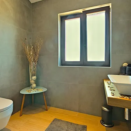 Lovely Villa In Porec With Heated Swimming Pool Poreč