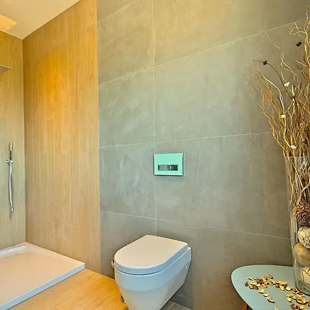 Lovely Villa In Porec With Heated Swimming Pool *