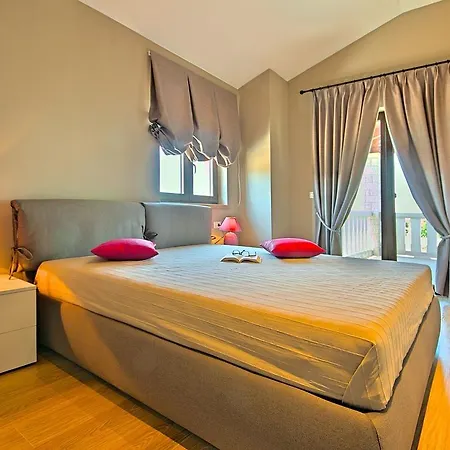 فيلة Lovely Villa In Porec With Heated Swimming Pool بوريتش