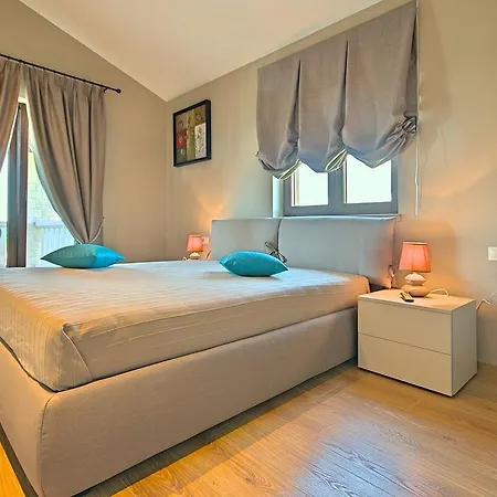 Lovely Villa In Porec With Heated Swimming Pool * Poreč
