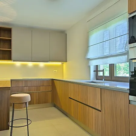 فيلة Lovely Villa In Porec With Heated Swimming Pool