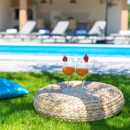 Lovely Villa In Porec With Heated Swimming Pool Poreč