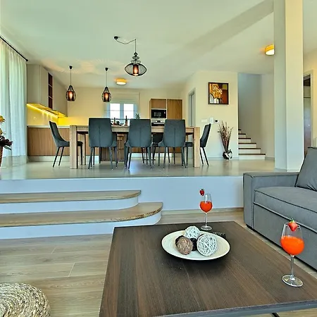 Lovely Villa In Porec With Heated Swimming Pool